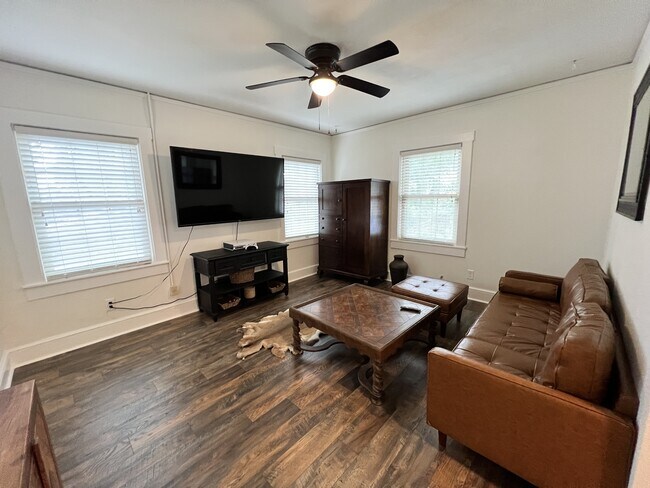 Foto del edificio - 317 De Soto St