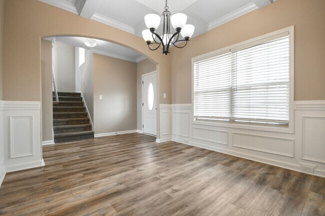 Building Photo - Pet Friendly Four Bedroom!