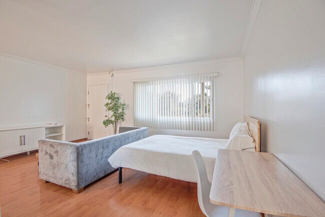 Foto del edificio - 5837 W 88th St