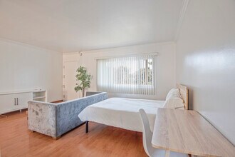 Building Photo - 5869.5B W 88th St