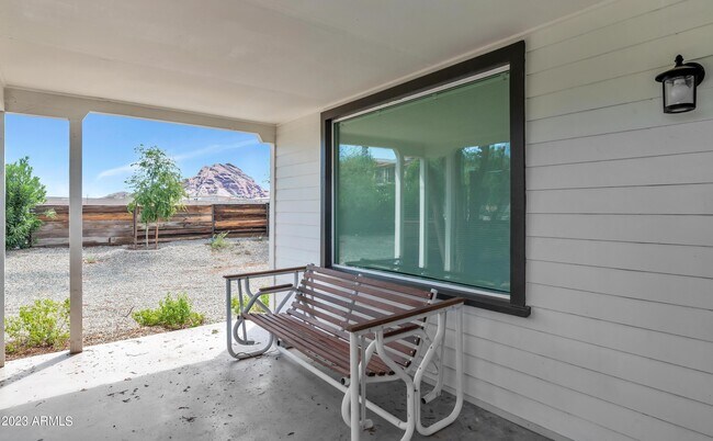 Foto del edificio - 5143 E Oak St