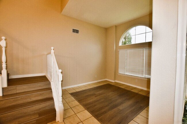 Foto del edificio - 4 BR/ 2.5 Bath Spacious Open Floor Plan