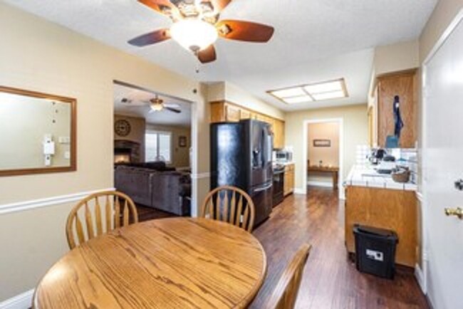 Foto del edificio - 3 Bedroom 2 Bathroom for Rent $2,400