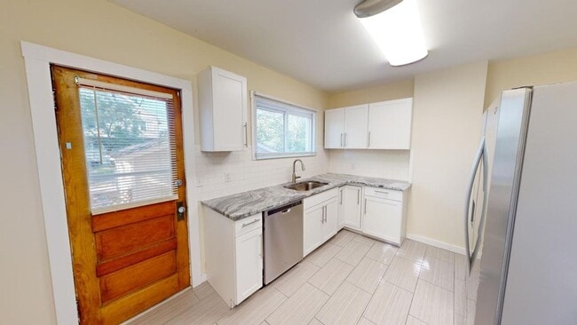 Foto del edificio - 137 Crestview Rd