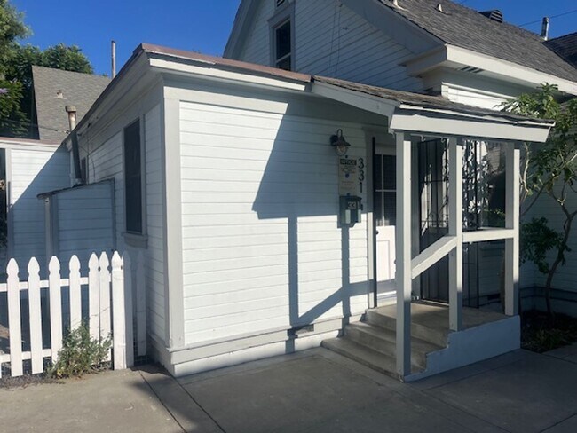 Foto del edificio - 329-335 E. Palmyra Avenue