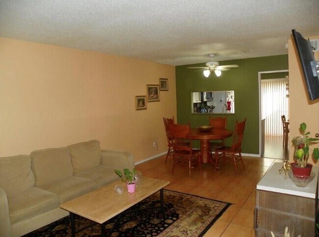 Building Photo - 3420 Hidalgo Dr