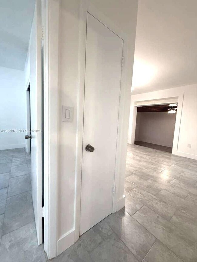 Foto del edificio - 6339 SW 32nd St