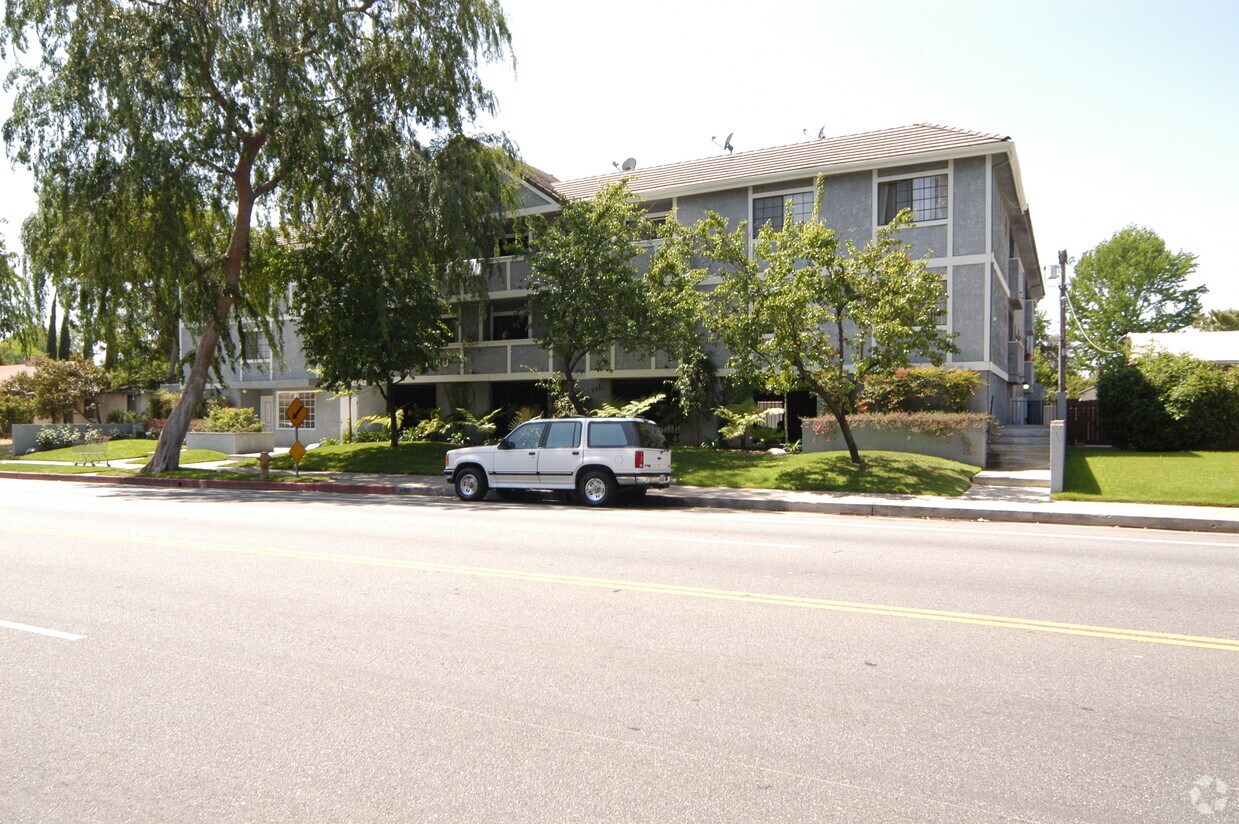 Building Photo - 6645 Coldwater Canyon Ave