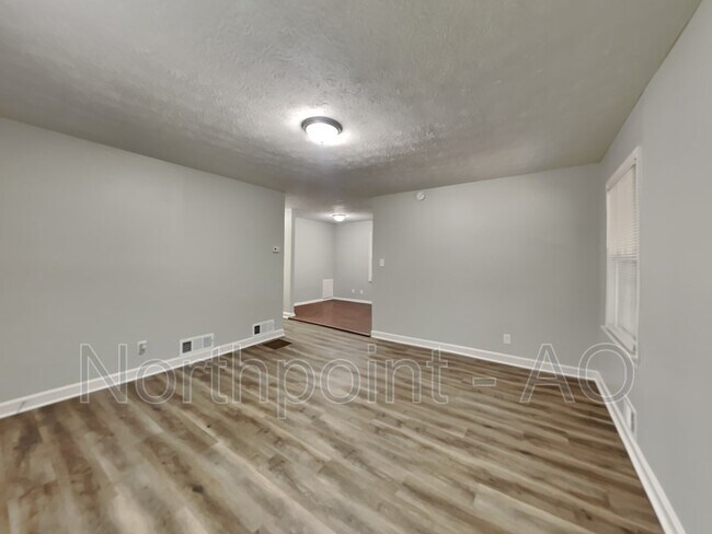 Building Photo - 1190 Evelyn Dr