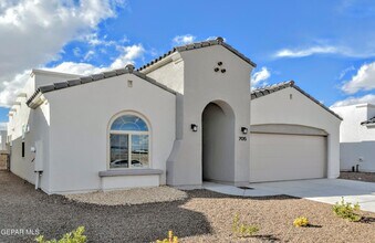 Building Photo - 705 Paseo De La Reina St