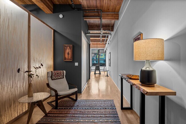 Foto del edificio - Gorgeous One Bedroom Luxury Condo in Ballp...