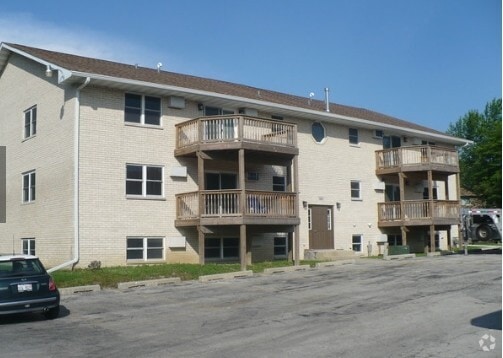 Primary Photo - 120 Twin Oaks Dr