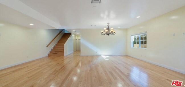 Foto del edificio - 2020 Hillcrest Dr