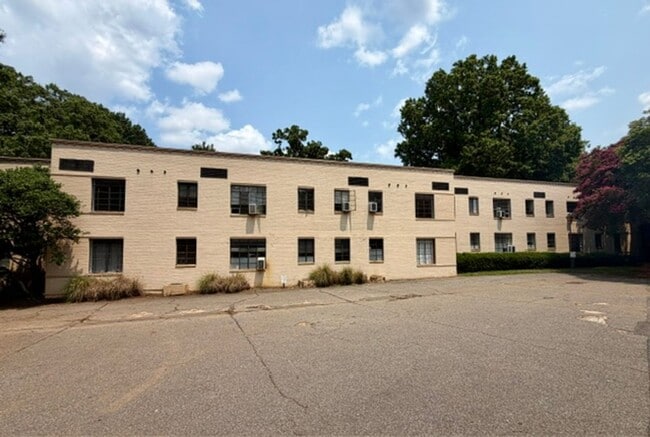 Building Photo - 1/2 MONTH OFF SPECIAL - Dilworth -Historic Myrtle Sq 1 bed 1 bath condo