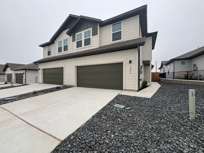 Foto del edificio - Want luxury living in the Far West ...Look no further...Amanda Park is it!