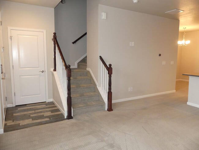 Building Photo - 3 Bedrooms! Close to the Mountains! 2 Car ...