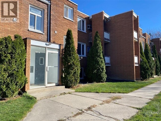Building Photo - 2476 Rivard Ave