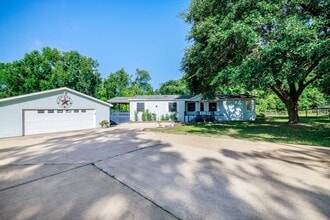 Building Photo - 1579 Tara Dr