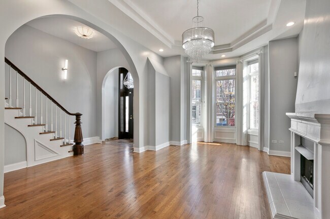 Building Photo - 4336 S Greenwood Ave