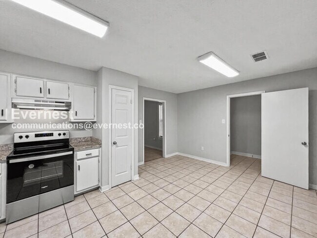 Foto del edificio - 10731 Chateau Dr