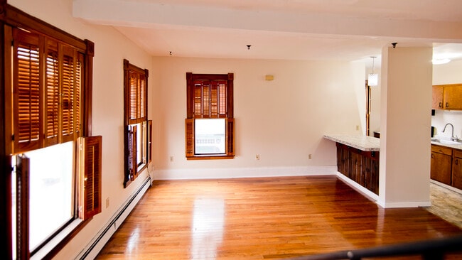 Building Photo - 129 Green St