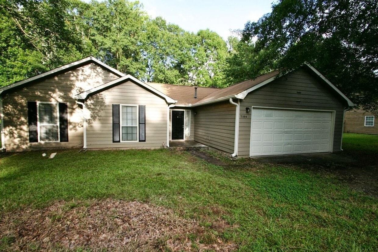Primary Photo - THE PERFECT 3 BEDROOM 2 BATHROOMS RANCH HO...
