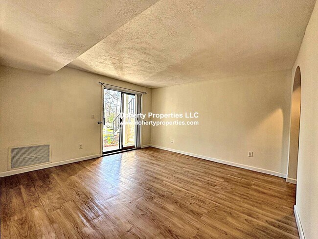 Building Photo - 100 Cass Ave