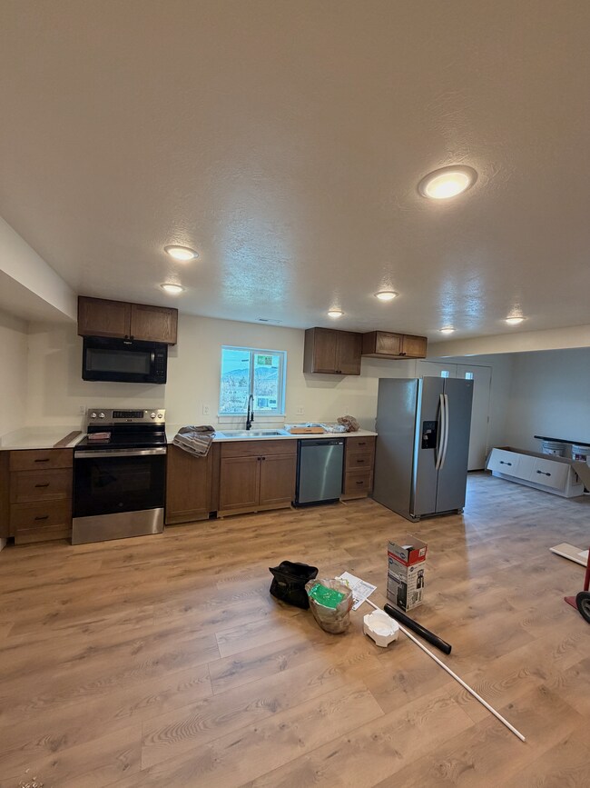 Electrodomésticos de acero inoxidable en cocina. - 14 N 300 E