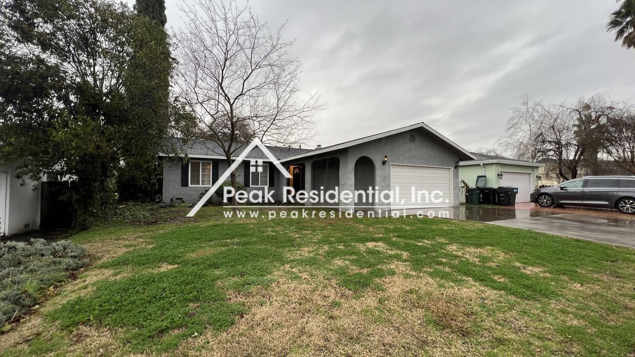 Foto principal - Very Nice Fair Oaks 3bd/2ba Home with 2 Ca...