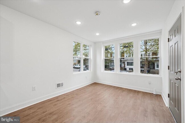 Building Photo - 2534 S 61st St