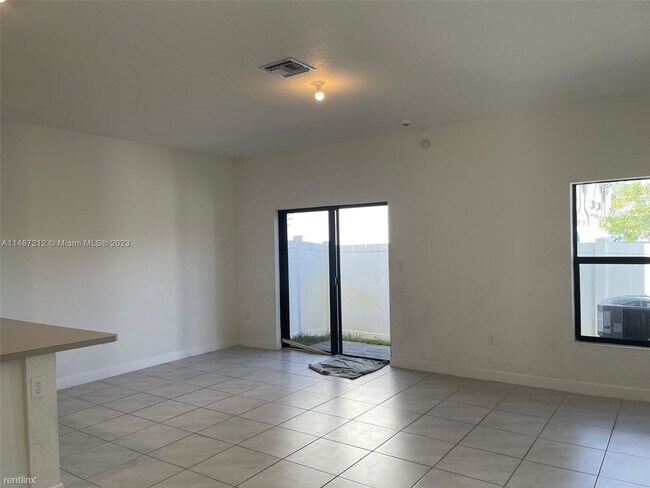 Building Photo - 3 br, 2.5 bath House - 600 SW 12th St