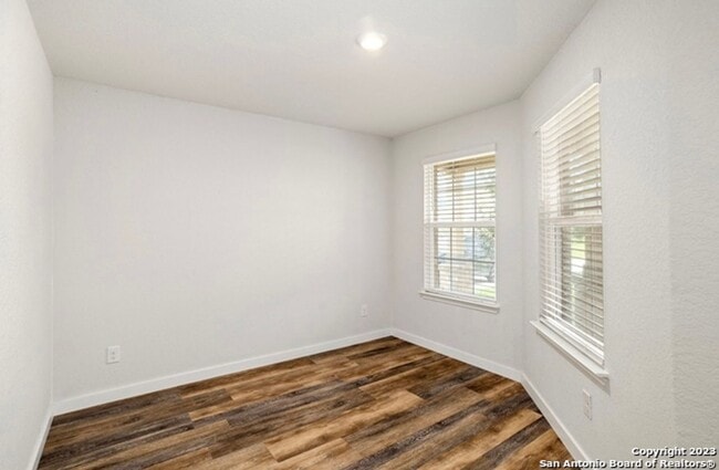 Building Photo - 4 Bedroom/2.5 Bath Copper Canyon Subdivision