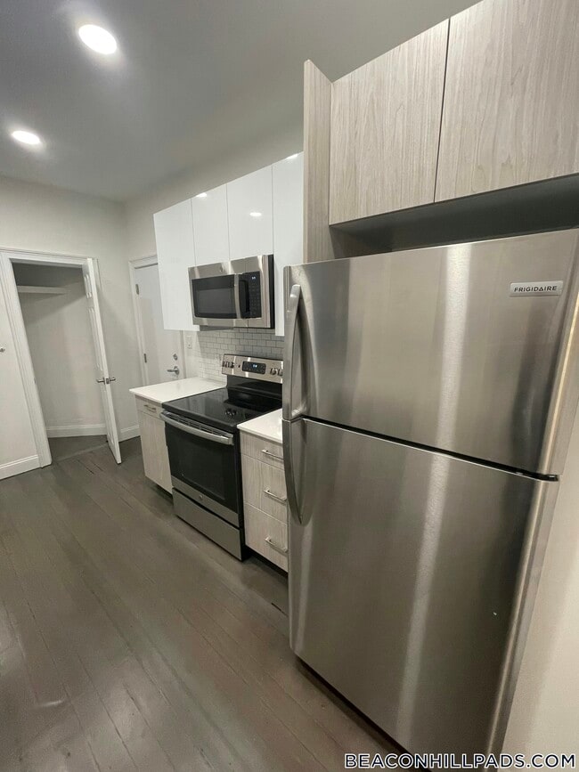 Building Photo - 31 Temple St