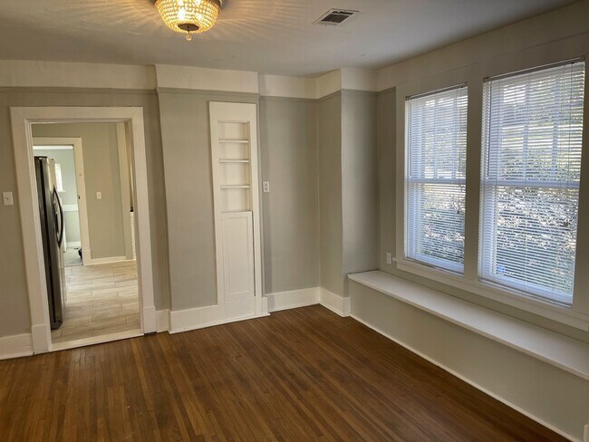 Foto del edificio - Adorable Hillcrest Bungalow with 3 bedrooms and 2 bathrooms.
