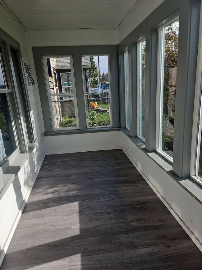 Building Photo - 3023 Aberdeen Ave