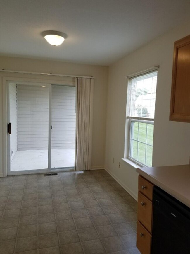 Building Photo - Applewood Townhomes - 15