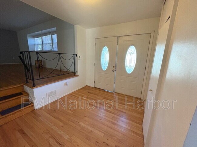 Foto del edificio - 13323 Warburton Dr