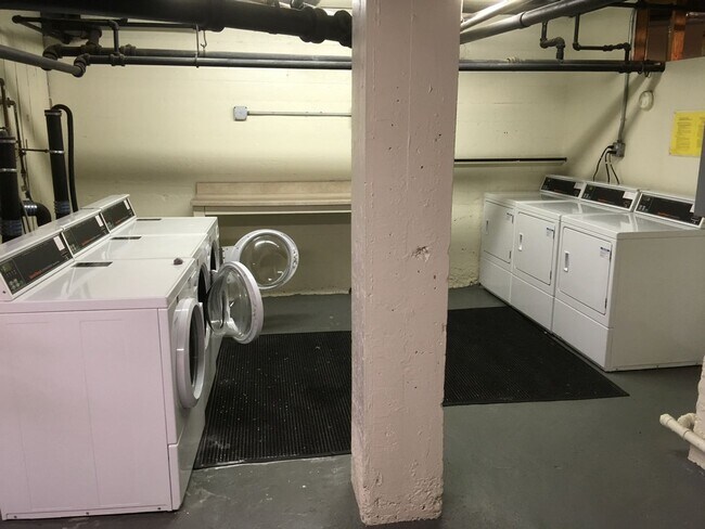 Building Photo - 1 Bedroom- No broker Fee