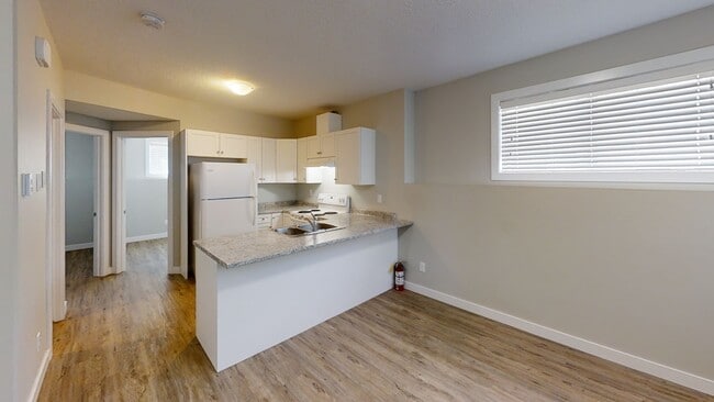 Building Photo - 9503-9112 112 Ave