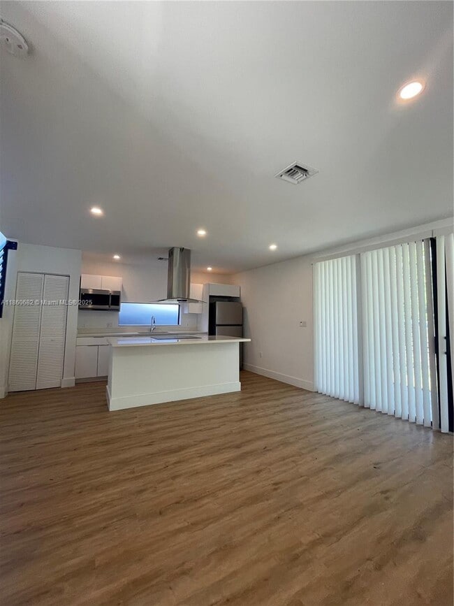 Foto del edificio - 5198 NW 3rd Ave