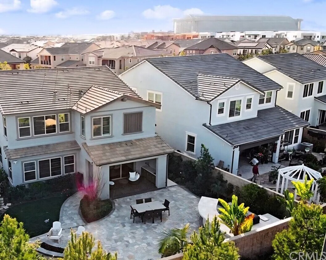 Building Photo - Welcome to Your Dream Home in Tustin Legacy!