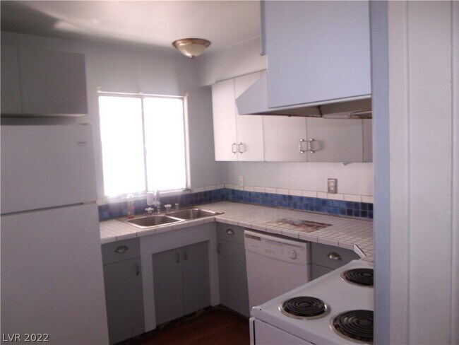 Building Photo - 53 Laswell St