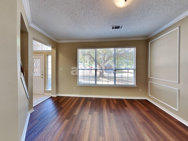Foto del edificio - 6124 Sandstone Drive