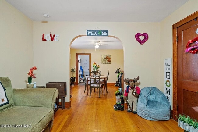 Building Photo - 301 S Main St