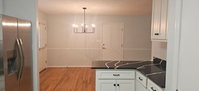 Building Photo - 1075 Pleasantview Cir