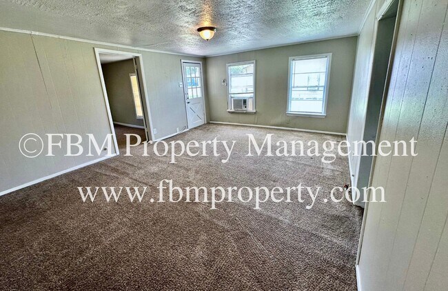 Foto del edificio - 907 S. Carlton St.- Beautiful 3 Bedroom, 1...