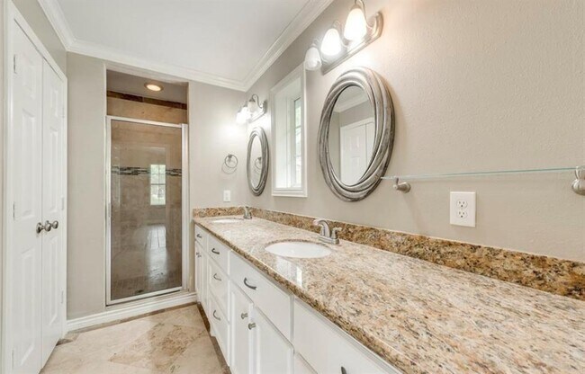 Building Photo - 5003 Lymbar Dr