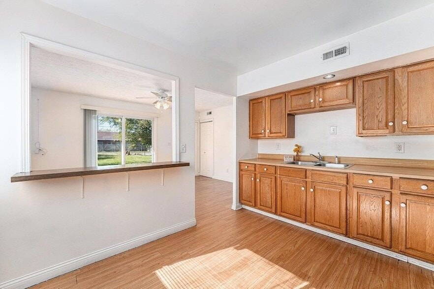 Building Photo - 1310 Dearborn St