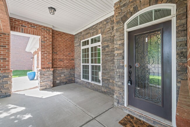 Building Photo - Gorgeous 4 Bedroom Home Off Carmel Road!