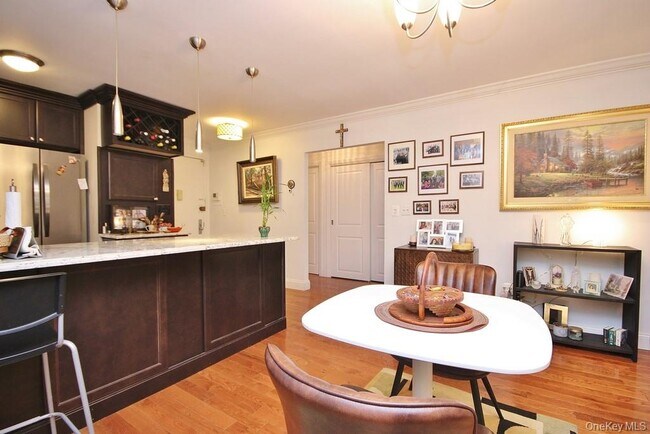 Building Photo - 1374 Midland Ave